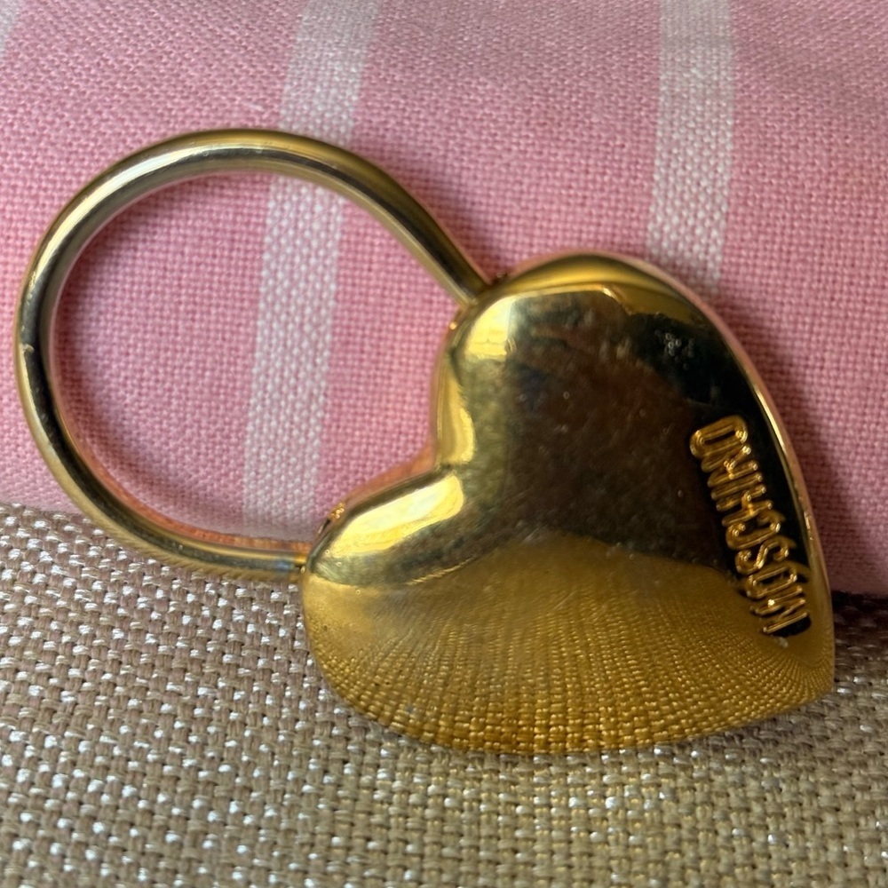 MOSCHINO BY REDWALL GOLD TONED HEART LOCK BAG CHARM 1980s Vintage Key - Picture 3 of 13